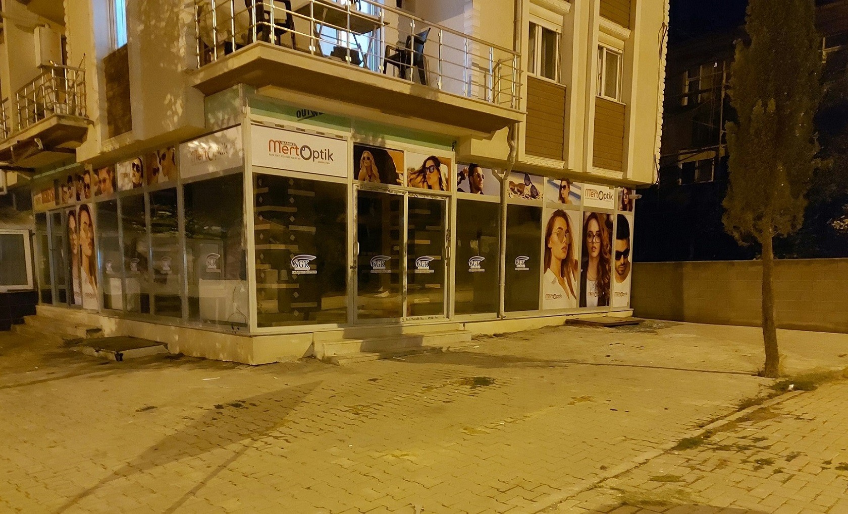 BANAZ MERT OPTİK GÖZLÜK VE LENS SATIŞ MAĞAZASI 